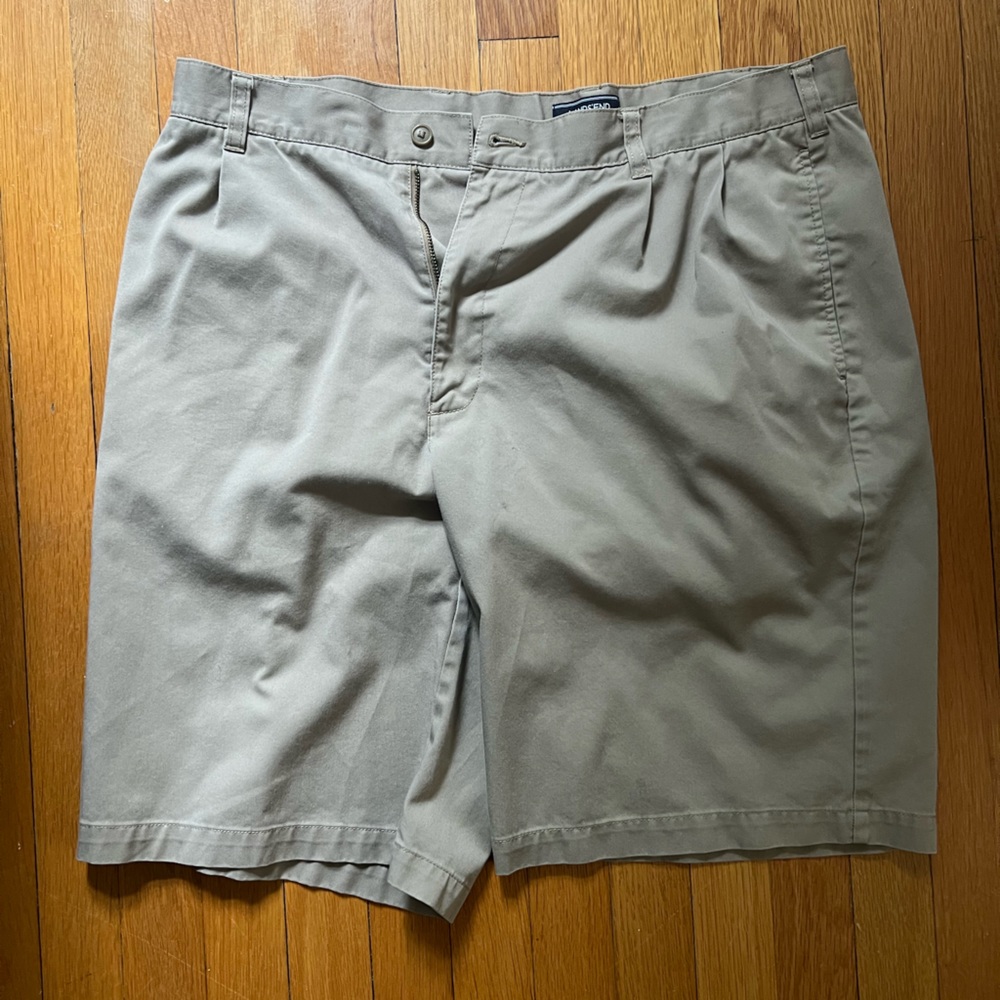 Land’s End Men’s Khaki Shorts (W36)